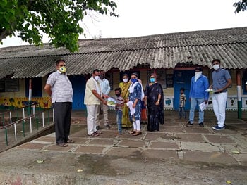शाळा बंद... पण शिक्षण सुरू; जिल्हा परिषद केंद्रशाळेचा उपक्रम