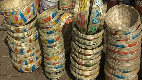 प्रसिद्ध म्हसा यात्रेत आजही रंगीत टोपल्यांची क्रेझ