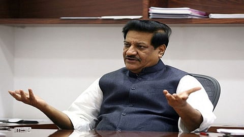 शेतकरी, मजुरांना सरकाराने पगार द्यावा माजी मुख्यमंत्र्यांची मागणी