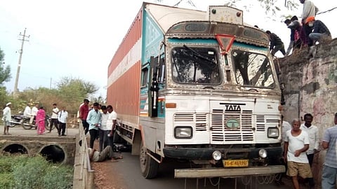 Accident near Saundalga One is serious kolhapur marathi news