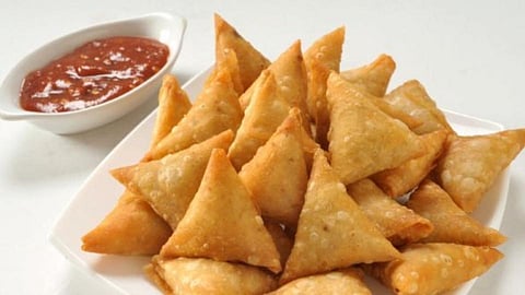 असा बनवा कुरकुरीत मसाला समोसा