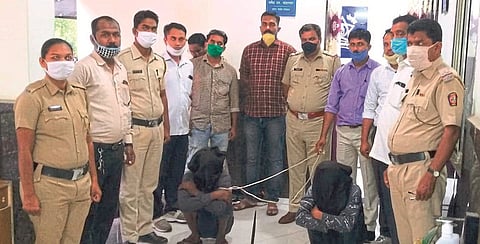नागपूर : अटकेतील आरोपीसह तहसील पोलिसांचे पथक