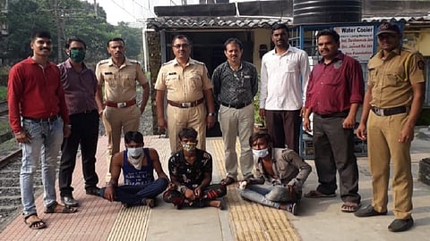 धावत्या रेल्वेत जुंपली