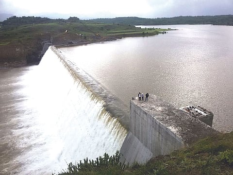 On their way to Kalsubai, three Punekars were swept away in Akola