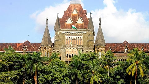 परवानगी नसताना ऑनलाईन वर्ग घेणाऱ्या शाळांवर तूर्तास कारवाई नको! उच्च न्यायालयाचा महत्वपुर्ण निर्णय
