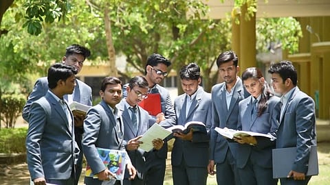 एमबीए, पीजीडीएम अभ्यासक्रम वेगवेगळ्या संस्थांमध्ये होणार