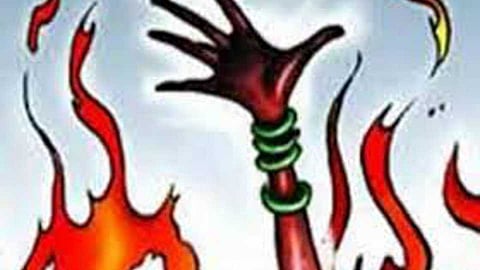 akola washim temptation of money, Lakshmi's house was burnt in Shivara