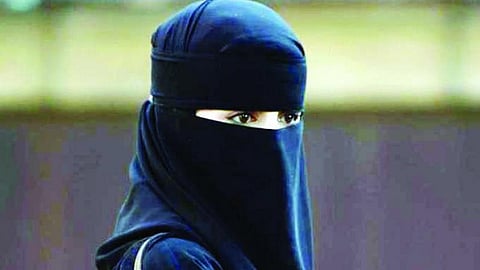 american woman bit muslim woman at pune in india