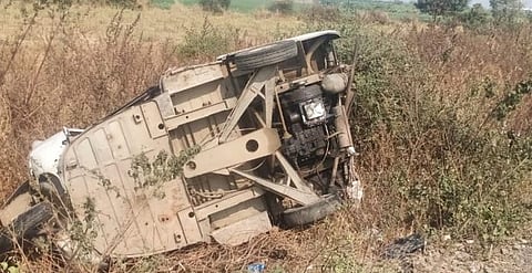 Akola Marathi News Murtijapur Youth dies in auto accident