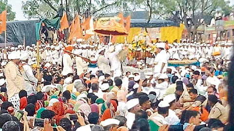 wari 2019 : माउलींच्या स्वागताला वरुणराजाही बरसला
