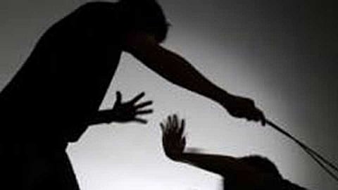 पुण्यात आईकडून मुलीला मारहाण; दोन दिवस ठेवले उपाशी