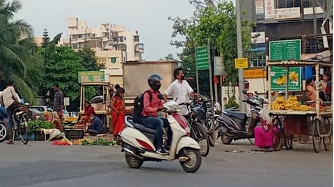 भोसरी : इंद्रायणीनगरातील चौकात विक्रेत्यांचे अतिक्रमण, वाहतूक कोंडीची समस्या