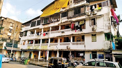 कोरोना, पावसाबरोबरच आता मुंबईकरांसमोर मोठं संकट! जायचं तरी कुठे?