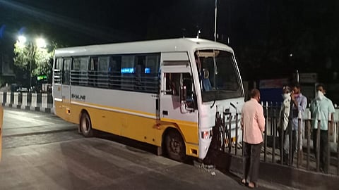 bus1.jpg