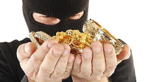 thiefer theft in ichalkaranji yesterday two people theft for one old man in ichalkaranji kolhapur