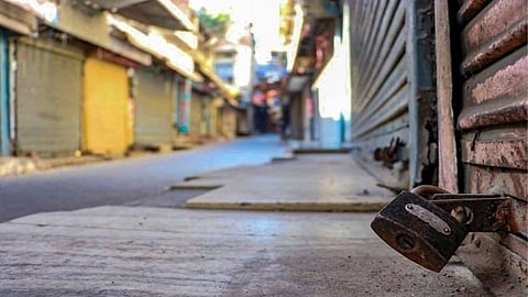शहरातील निर्बंध उठवण्याचा महापालिका आयुक्तांचा प्रस्ताव
