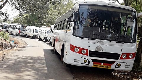 thousand people in 130 bus came in Dapoli