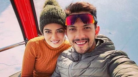 singer aditya narayan and his wife shweta agarwal tested positive for covid 19 in quarantine