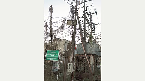 वीज चोरीची समस्या वाढली;महावितरण अधिकाऱ्यांकडून नाममात्र कारवाई