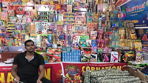 मुंबईतील फटाका व्यवसायाला सव्वाशे कोटींचा फटका; केवळ दोन टक्के विक्री