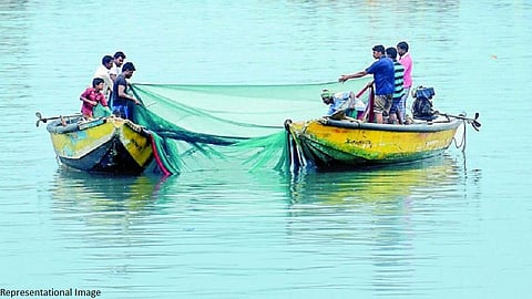 ...नाहीतर आमच्या बोटीपण समुद्रात उतरतील, उन्नतच्या मच्छिमारांनी 'का' दिलाय इशारा