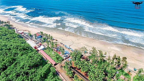 beach of ganpatipule protect for tourist 50 people for last year in ratnagiri