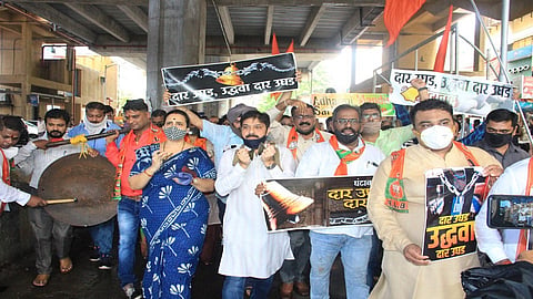 भाजपच्यामते 'मदिरालय चालू, मंदिरं बंद' या निर्णयाविरोधात मुंबईत घुमला घंटानाद आंदोलनाचा आवाज