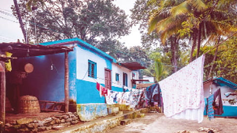 स्थलांतरितांचे कल्याण करण्याला खरोखरच प्राधान्य आहे?