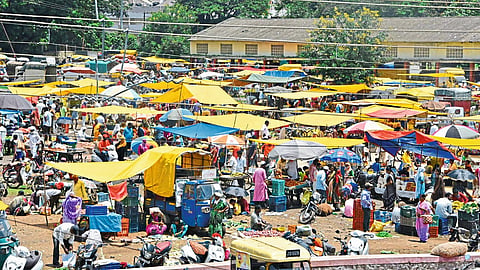 Ichalkaranji Neglects To Observe Social Distance In The Market Kolhapur Marathi News