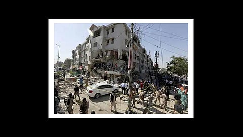 massive explosion karachi gulshan e iqbal building three died