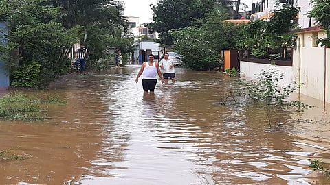 क-हाड विटा रस्ता बंद; गजानन सोसायटीतील घरा घरांत पाणी
