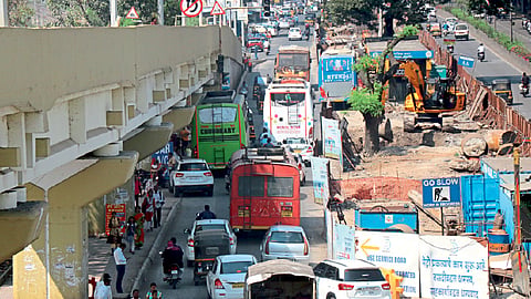 मेट्रोच्या कामामुळे कासारवाडीत कोंडी