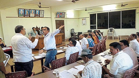 Sanvantwadi Municipal Monthly Meetings Turbulence In Sindudurg Kokan Marathi News