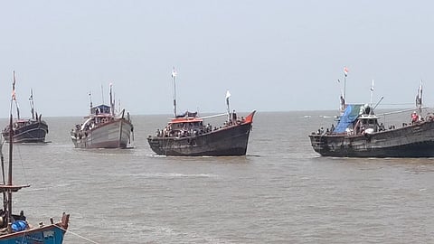 गुजरातमध्ये अडकले 700 मच्छीमार