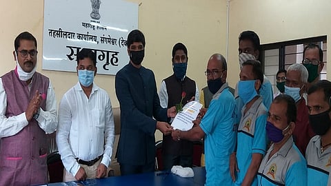 occasion of independence day glorify the corona fighters in sangameshwar