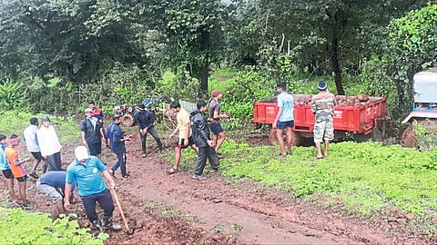 Repair Of Panand Road In Kini Through Villager Kolhapur Marathi News