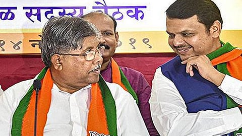 सोशल मीडियावर ट्रेंडिंग 'स्मायली' काढतेय भाजप नेत्यांना चिमटे; पण ही स्मायली आहे तरी कोण ?