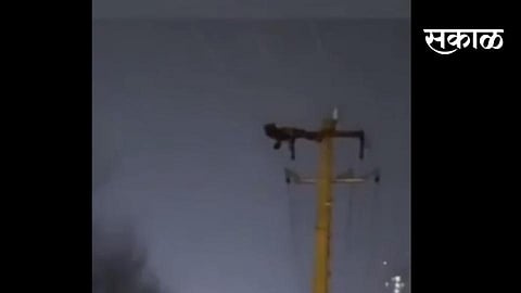 Chinese Man Climbs 30 foot Electricity Pole To Do Sit ups Causes Power Outage In Chengdu