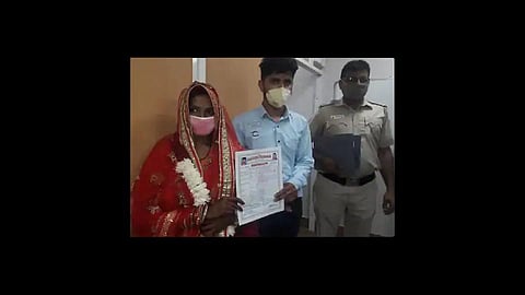 girl was married to her lover by the delhi police help