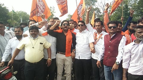 Akola News: MNS strikes Collectors office for electricity bill