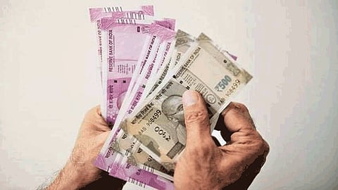 There will be a fine of Rs 5 000 if the quarantine person goes around