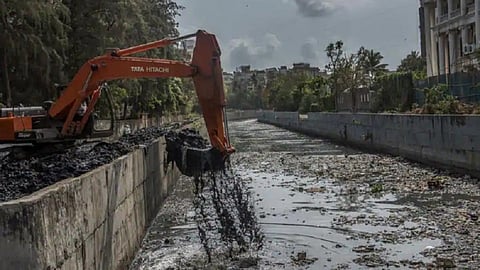 काय सांगता, मुंबईत यंदा 100 टक्क्यांहून अधिक नाले सफाई...