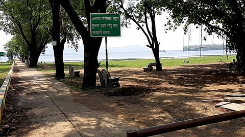 नवेगावबांध : पर्यटकांअभावी असलेला शुकशुकाट.