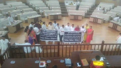 opposition party encircles BJP in tender case of Rs 10,000 crore in general Meeting