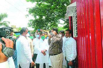 palakmantri firta davakhana.jpg