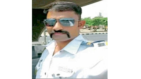 वाहनाच्या धक्क्याने वाहतूक पोलिस ठार