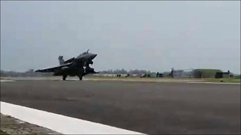 pm narendra modi wlecome rafael in india