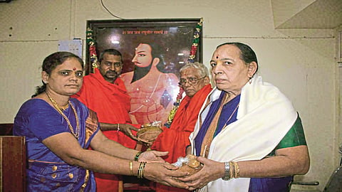 संस्थानच्या मदतीला स्वतः अध्यक्षच धावले; तीन लाखांची दिली देणगी