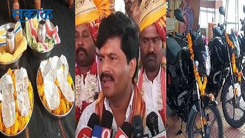 mla gopichand padalkar silver shoes sangli political marathi news