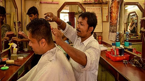 २८ जूनपासून सलूनमध्ये केशकर्तनाला परवानगी, दाढीसाठी मात्र आणखी काही दिवस थांबावं लागणार